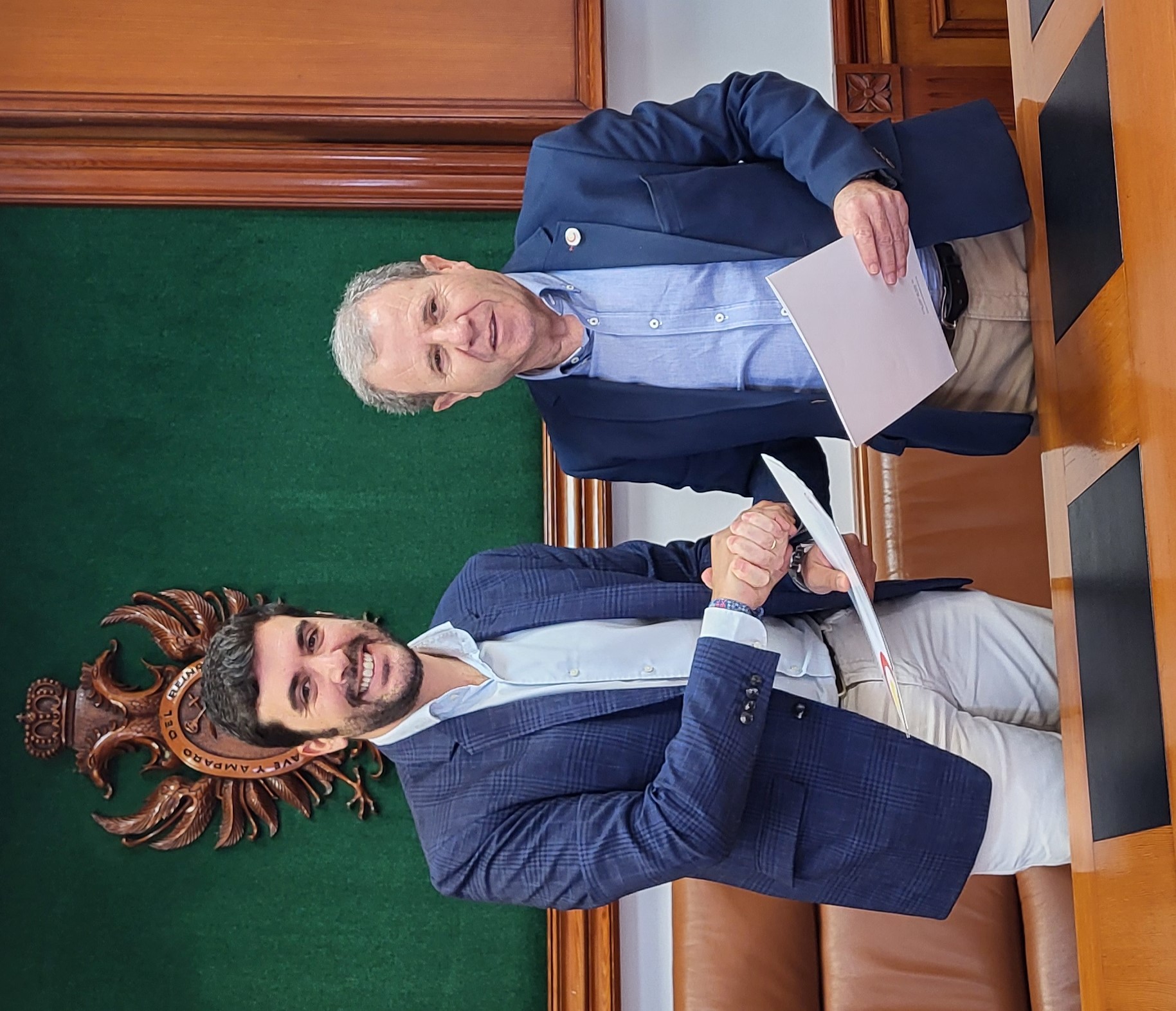 La Cámara de Comercio de Almería y el Ayuntamiento de Mojácar han firmado un convenio de colaboración para la apertura de una delegación de la institución empresarial en el municipio.